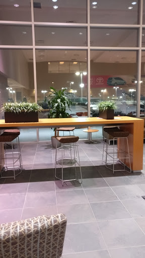 Toyota Dealer «Toyota of Naperville», reviews and photos, 1488 Ogden Ave, Naperville, IL 60540, USA