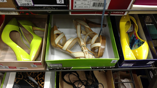 Shoe Store «DSW Designer Shoe Warehouse», reviews and photos, 15600 E Briarwood Cir, Aurora, CO 80016, USA