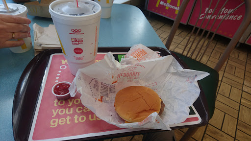 Shopping Mall «Burke Centre Shopping Center», reviews and photos, 5649 Burke Centre Pkwy, Burke, VA 22015, USA