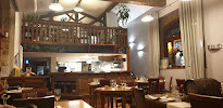 Atmosphère du Restaurant français Restaurant Les Sarments à Arnas - n°12