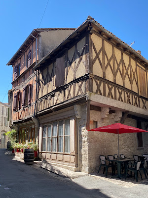 Place De L Église à Issigeac
