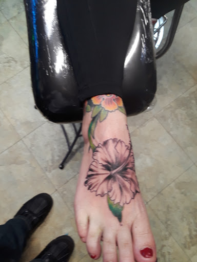 Tattoo Shop «Shotgun Tattoos & Body Piercing», reviews and photos, 307 E Moore Ave, Terrell, TX 75160, USA