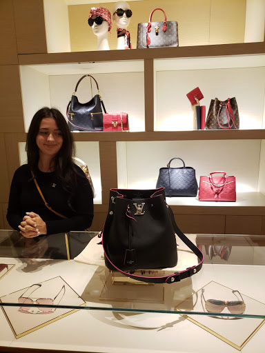 Department Store «Saks Fifth Avenue», reviews and photos, 26100 Cedar Rd, Beachwood, OH 44122, USA