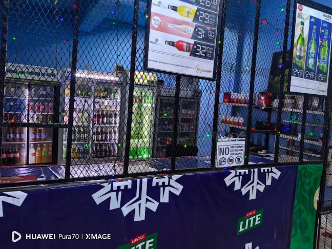 De Triple J's Liquor store - Liquor store