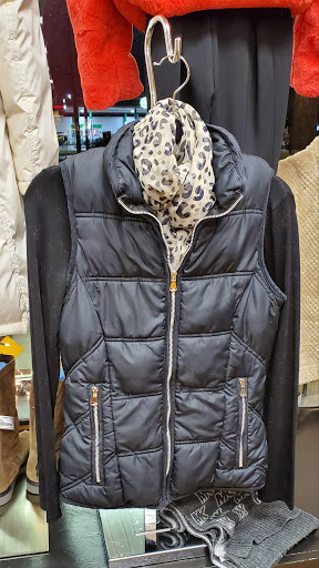 Clothing Store «Passion For Fashion», reviews and photos, 12767 Chillicothe Rd, Chesterland, OH 44026, USA