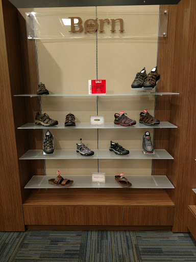 Sporting Goods Store «SCHEELS», reviews and photos, 6503 W 135th St, Overland Park, KS 66223, USA