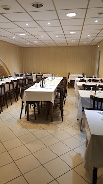 Atmosphère du Restaurant portugais La Petite Auberge Eric & Eliane à Cenon - n°1