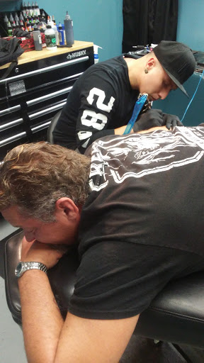 Tattoo Shop «Artistic Additions Tattoos and Body Piercings», reviews and photos, 462 N Dupont Hwy, Dover, DE 19901, USA