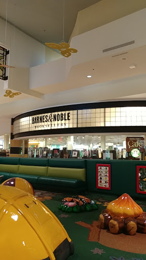 Book Store «Barnes & Noble», reviews and photos, 5132 W Saginaw Hwy, Lansing, MI 48917, USA