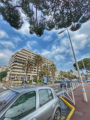 Square Habitat Juan Les Pins à Juan Les Pins
