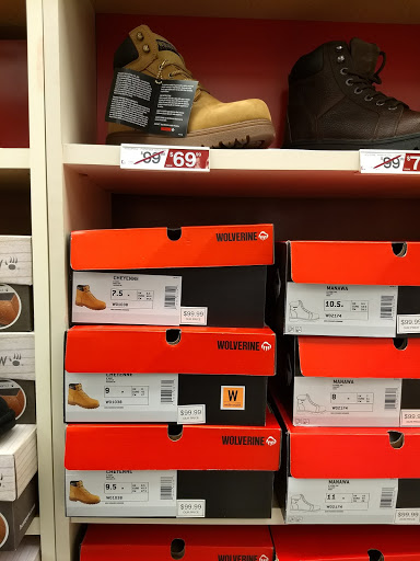 Shoe Store «Famous Footwear», reviews and photos, 211 NE Englewood Rd, Kansas City, MO 64118, USA