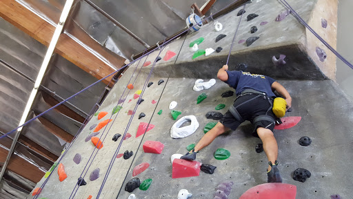 Rock Climbing Gym «Hangar 18 Indoor Climbing Gym - South Bay», reviews and photos, 4926 W Rosecrans Ave, Hawthorne, CA 90250, USA