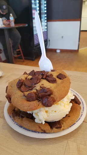 Cookie Shop «Insomnia Cookies», reviews and photos, 128 W Chimes St, Baton Rouge, LA 70802, USA