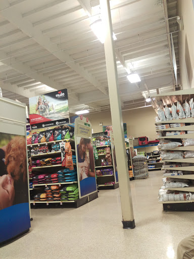 Pet Supply Store «PetSmart», reviews and photos, 15618 Whittwood Ln, Whittier, CA 90603, USA