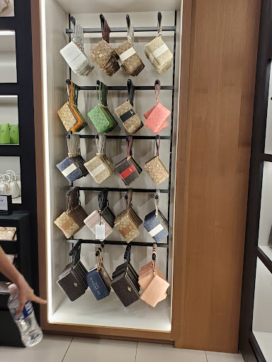 Shopping Mall «Leesburg Corner Premium Outlets», reviews and photos, 241 Fort Evans Rd NE, Leesburg, VA 20176, USA