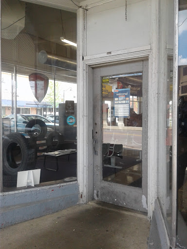 Tire Shop «Firestone Complete Auto Care», reviews and photos, 232 W Main St, Belleville, IL 62220, USA