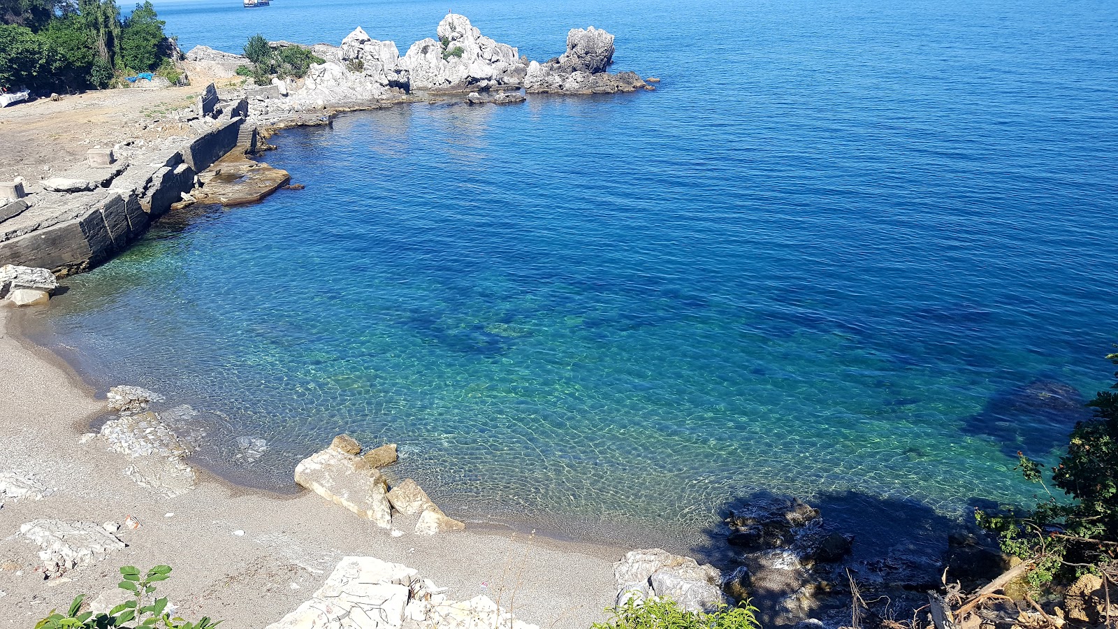 Foto av Tersane plaji med turkos rent vatten yta