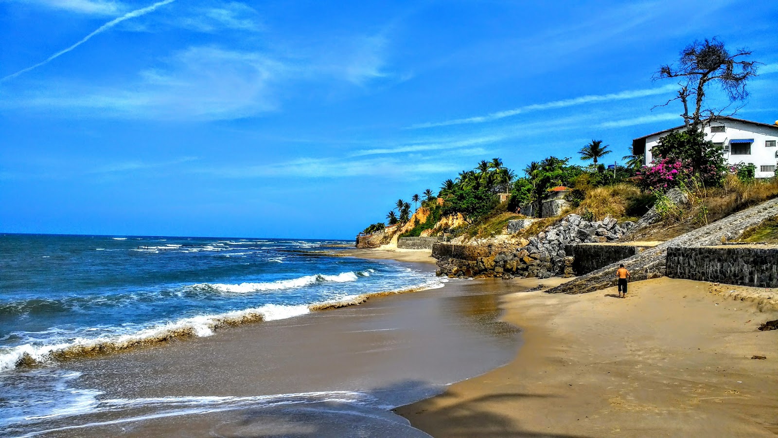 Photo de Plage de Pacheco entouré de montagnes