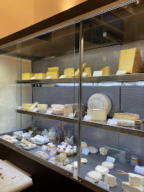 Fabrication du fromage du Restaurant La Fromagerie Saint Jean à Lyon - n°4