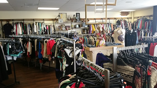 Thrift Store «Edgar & James – Goodwill Specialty Store & Donation Center», reviews and photos, 317 Torrance Blvd, Redondo Beach, CA 90277, USA