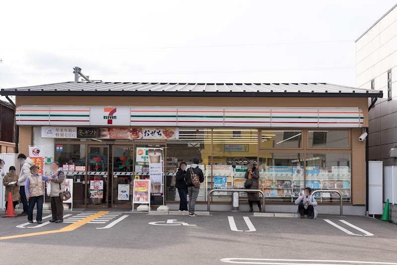 セブン-イレブン 京阪鳥羽街道駅前店