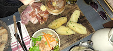 Raclette du Restaurant de fondues Le Monchu Restaurant Savoyard à Chamonix à Chamonix-Mont-Blanc - n°2