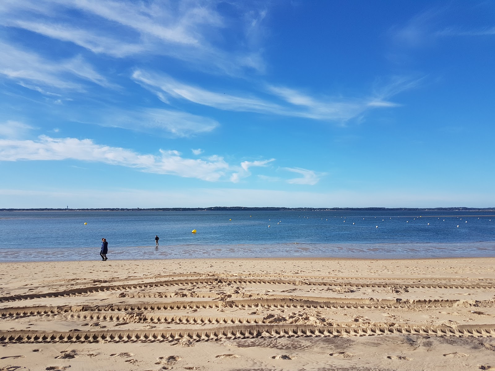 Photo de Plage Pereire avec l'eau cristalline de surface