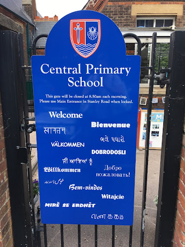 Reviews of Central Primary School in Watford - School