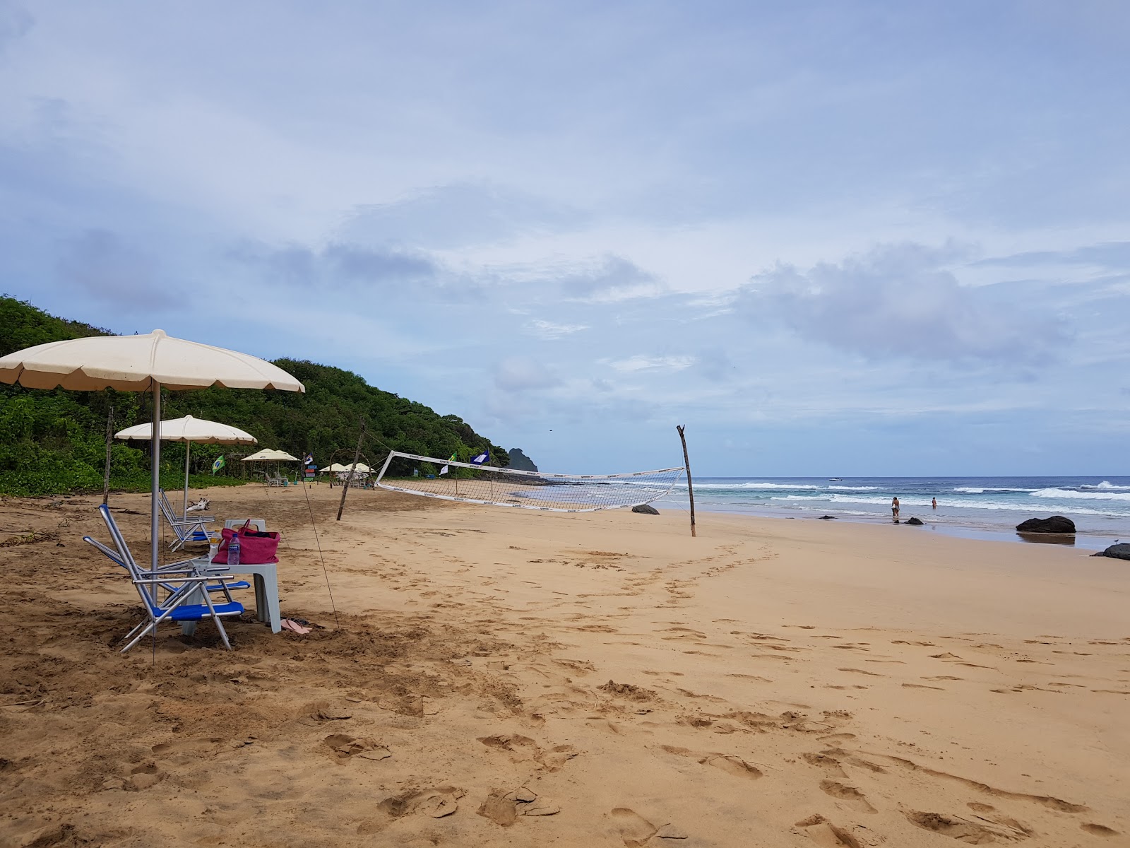 Foto av Praia do Boldro omgiven av klippor