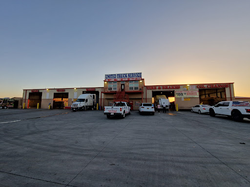 United Truck Service and Wash en Tulare