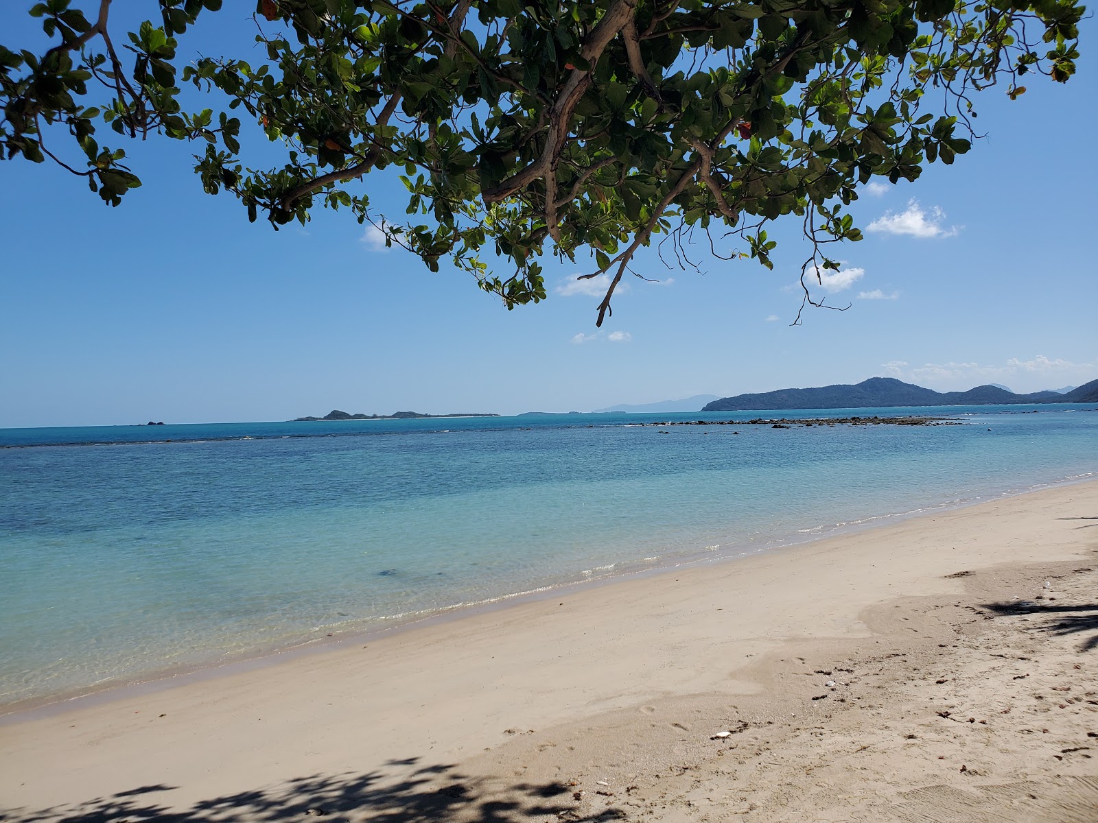 Foto di Samahita beach con dritto e lungo