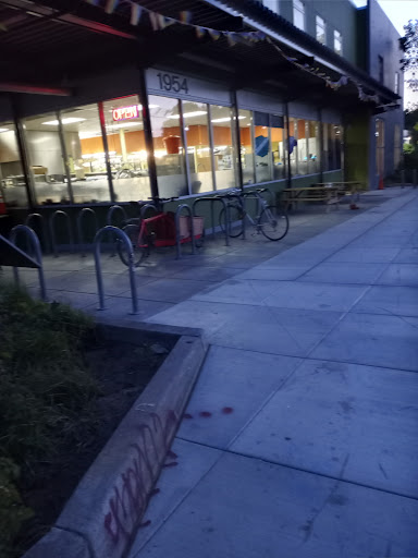 Grocery Store «New Seasons Market Seven Corners», reviews and photos, 1954 SE Division St, Portland, OR 97202, USA