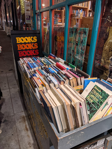 Book Store «Dog Eared Books», reviews and photos, 900 Valencia St, San Francisco, CA 94110, USA