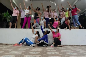 Zumba Con Danny Davila image