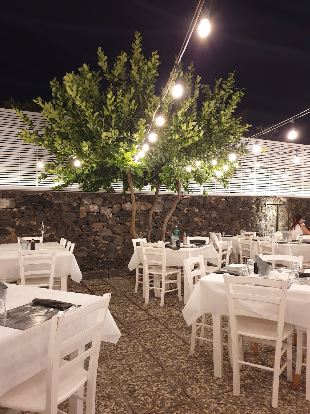 Ristorante Il Cortile Delle Fate Nella Citta Aci Castello