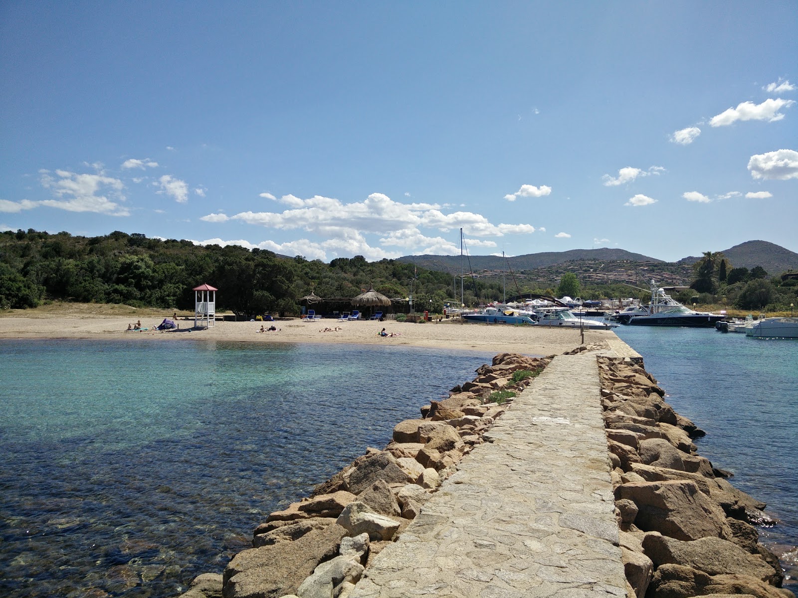 Spiaggia Pizzichina Corallina'in fotoğrafı geniş ile birlikte