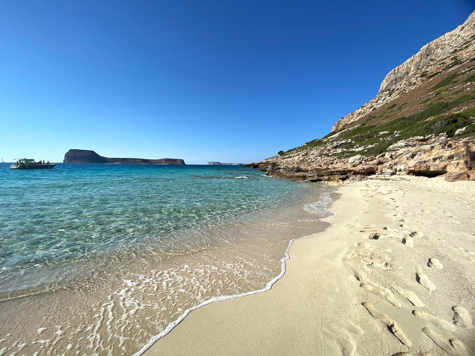 Crique plage'in fotoğrafı çok temiz temizlik seviyesi ile