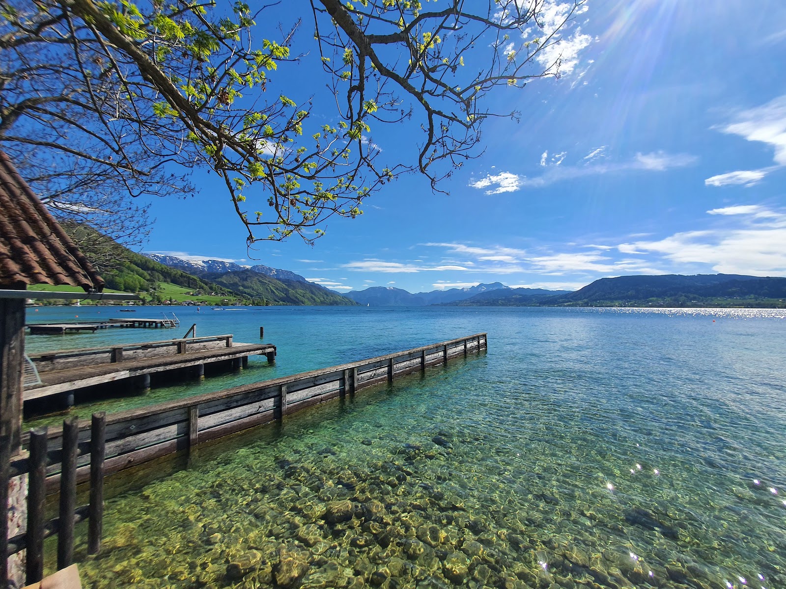 Foto de Strandbad Weyregg com muito limpo nível de limpeza