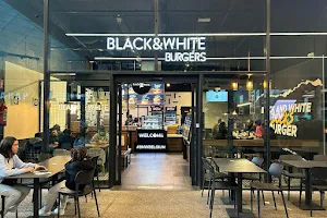 Black & White Burger Docks Bruxsel image
