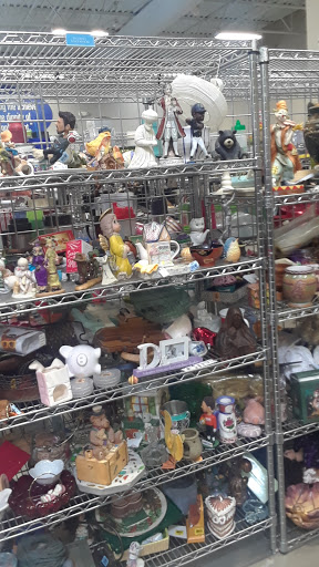 Thrift Store «Goodwill Store & Donation Center», reviews and photos, 3900 N Palmer St, Milwaukee, WI 53212, USA