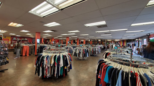 Used Clothing Store «Buffalo Exchange Austin», reviews and photos, 2904 Guadalupe St, Austin, TX 78705, USA