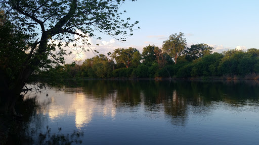 Santa Fe Prairie Nature Preserve, 7300 River Rd, Hodgkins, IL 60525