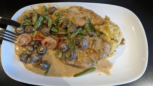 American Restaurant «Twisted Rooster», reviews and photos, 45225 Marketplace Blvd, New Baltimore, MI 48051, USA