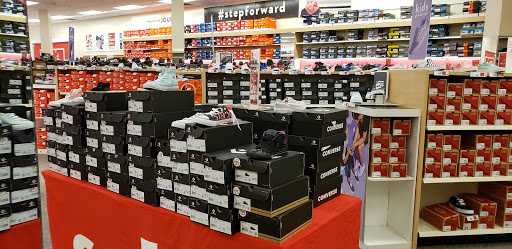 Shoe Store «Famous Footwear», reviews and photos, 831 Lancaster Dr NE, Salem, OR 97301, USA