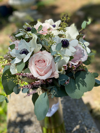 Florist «Guilford White House Florist», reviews and photos, 966 Boston Post Rd, Guilford, CT 06437, USA