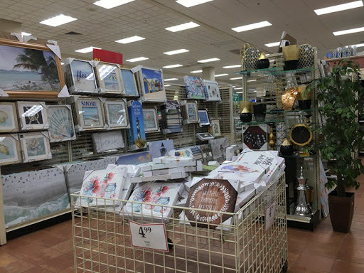 Home Goods Store «Christmas Tree Shops», reviews and photos, 41 Gusabel Ave, Nashua, NH 03063, USA