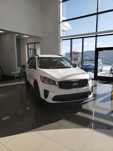 Car Dealer «Summit Place Kia», reviews and photos, 2200 Elizabeth Lake Rd, Waterford Twp, MI 48328, USA