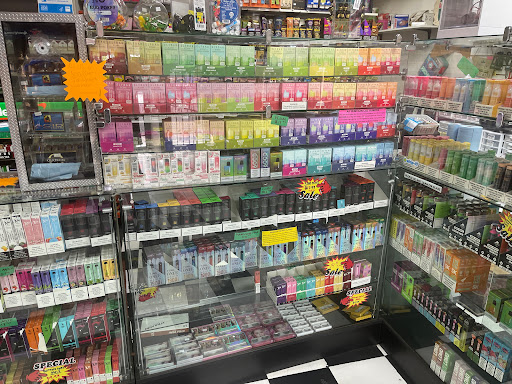 Tobacco Shop «HN Smoke Shop», reviews and photos, 4215 N 19th Ave, Phoenix, AZ 85015, USA