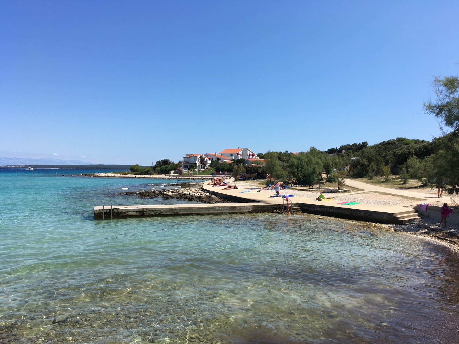 Foto de Sotorisce beach com água cristalina superfície