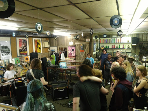 Record Store «New Life Records & Smoke Shop», reviews and photos, 5343 Charlotte Ave, Nashville, TN 37209, USA